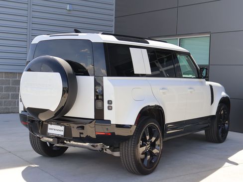 New 2026 Land Rover Defender 110 X-Dynamic SE image 5