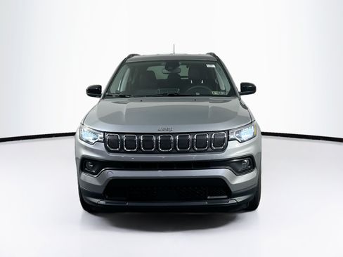 Used 2022 Jeep Compass Latitude AWD/4WD image 2