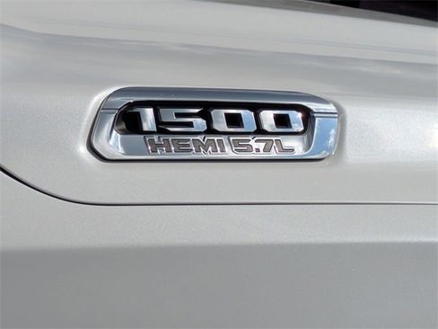 Used 2019 RAM 1500 Laramie image 12