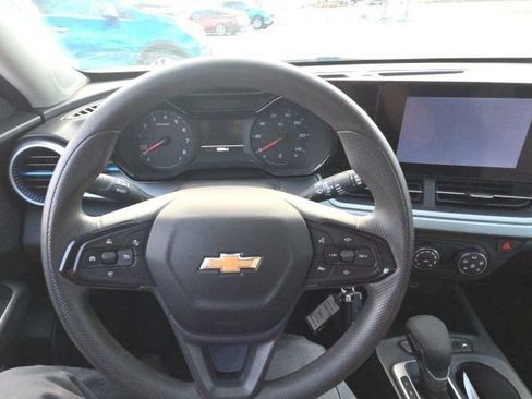 Certified 2025 Chevrolet Trax LS image 13