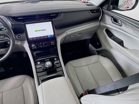 Used 2022 Jeep Grand Cherokee Overland AWD/4WD image 29
