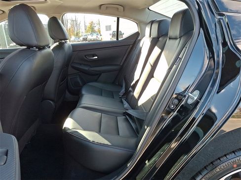 Used 2022 Nissan Sentra SR w/ SR Premium Package image 14