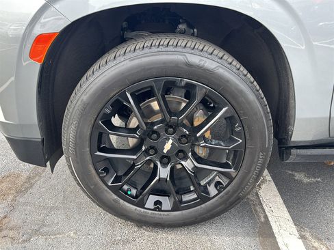 Used 2023 Chevrolet Suburban High Country w/ Premium Package 2 image 9