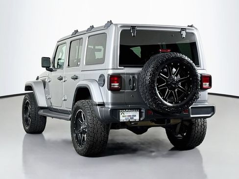 Used 2018 Jeep Wrangler Unlimited Sahara AWD/4WD image 6