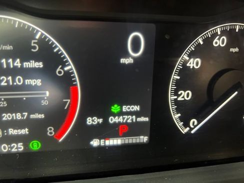 Used 2025 Honda Pilot Sport image 7