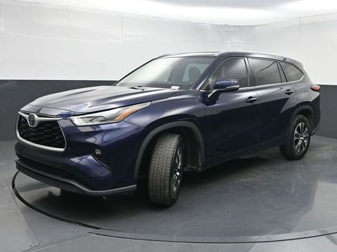 Used 2021 Toyota Highlander XLE FWD image 5