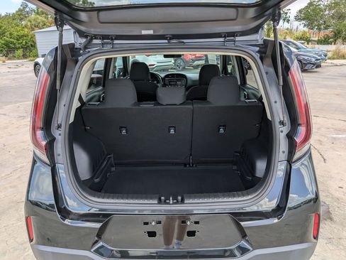 Certified 2023 Kia Soul LX w/ LX Technology Package FWD image 12