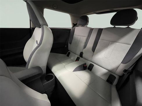 Used 2025 MINI Cooper 2-Door Hardtop image 11