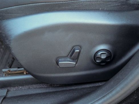 Used 2017 Jeep Cherokee Limited image 22