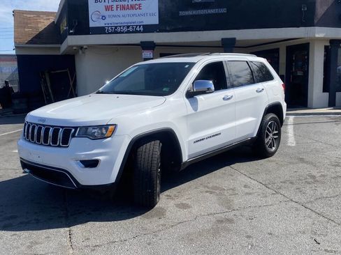 Used 2018 Jeep Grand Cherokee Limited image 2
