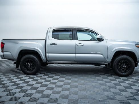 Certified 2022 Toyota Tacoma SR5 AWD/4WD image 4