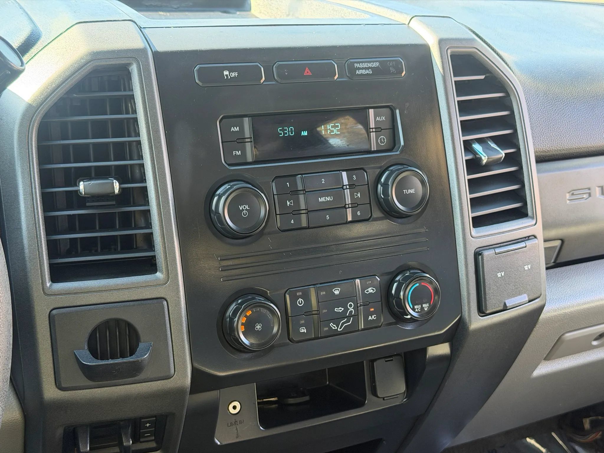 Used 2017 Ford F550 4x4 SuperCab Super Duty w/ Power Equipment Group image 10