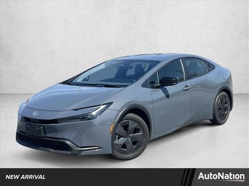 Used 2025 Toyota Prius LE image 1
