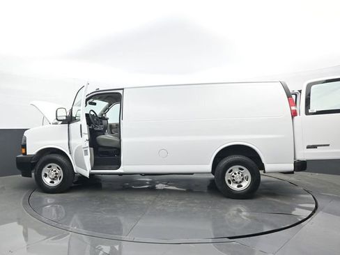 Used 2020 Chevrolet Express 2500 w/ Driver Convenience Package image 29