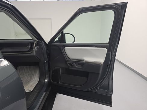 Used 2024 Rivian R1S Adventure AWD/4WD image 18