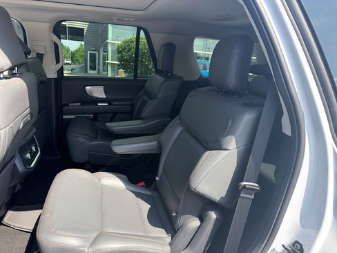 Used 2025 Ford Expedition Active AWD/4WD image 15