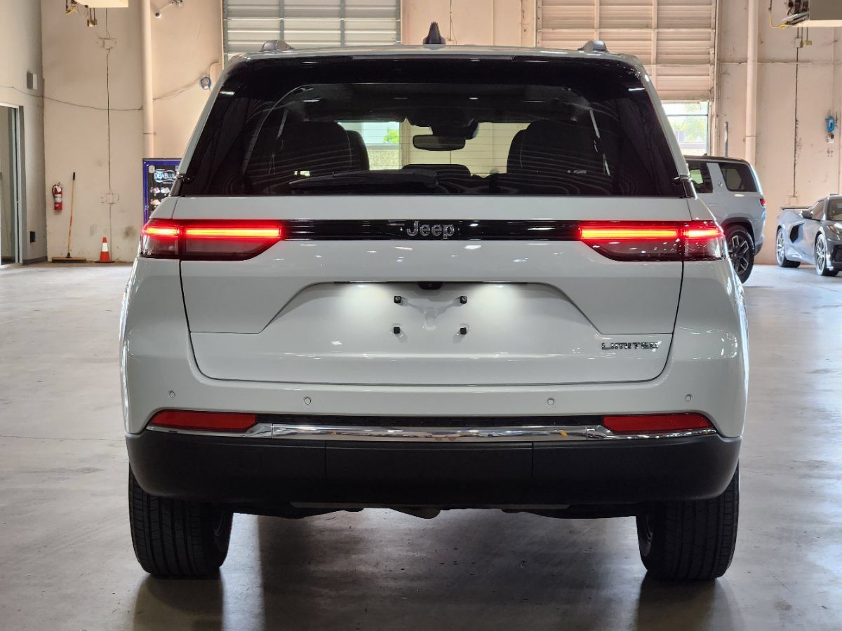 Used 2022 Jeep Grand Cherokee Limited RWD image 10