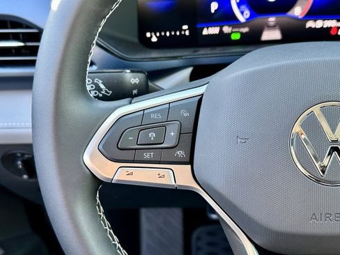 New 2024 Volkswagen Taos SE image 29