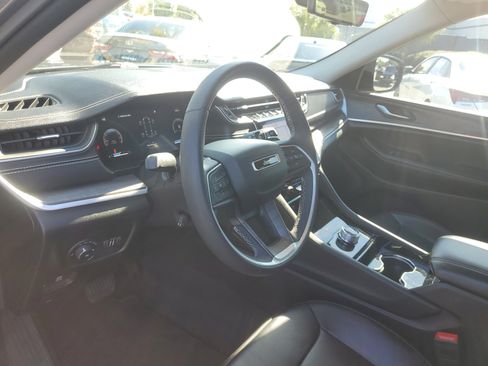 Used 2023 Jeep Grand Cherokee L Limited w/ Luxury Tech Group II RWD image 13