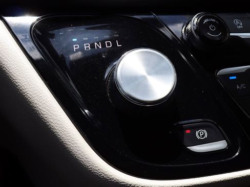 Used 2023 Chrysler Voyager LX FWD image 54
