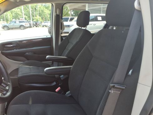 Used 2018 Dodge Grand Caravan SE w/ UConnect Hands-Free Group FWD image 4