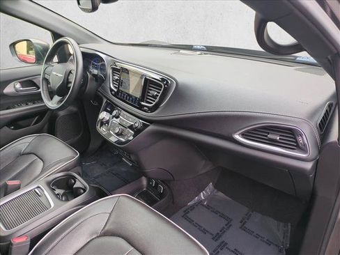 Used 2019 Chrysler Pacifica Limited w/ Advanced Safetytec Group FWD image 23