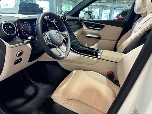 Used 2025 Mercedes-Benz GLC 300 4MATIC image 7