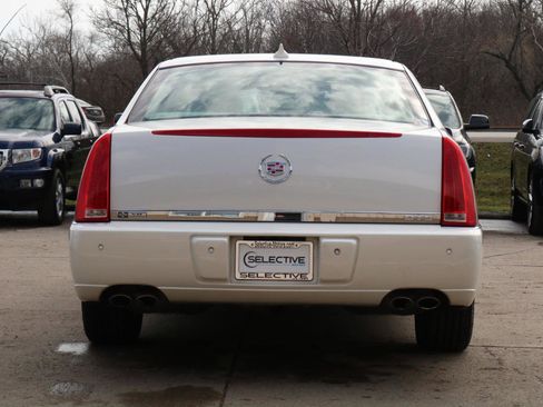Used 2009 Cadillac DTS w/ Sun And Sound Package image 10