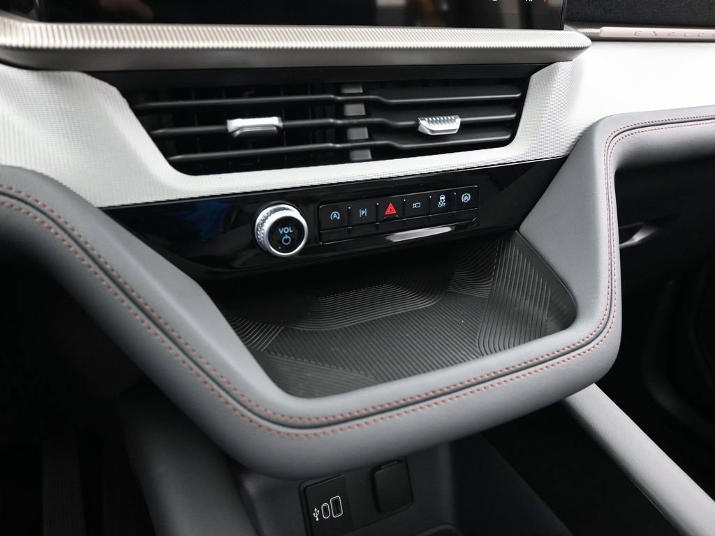 New 2026 Ford Explorer Active w/ Active Comfort Package AWD/4WD image 13