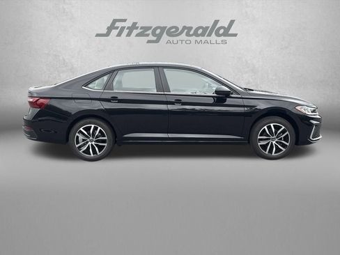 New 2026 Volkswagen Jetta SE FWD image 4