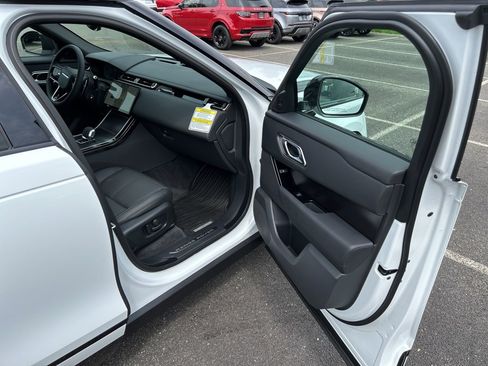 New 2026 Land Rover Range Rover Velar Dynamic SE image 19