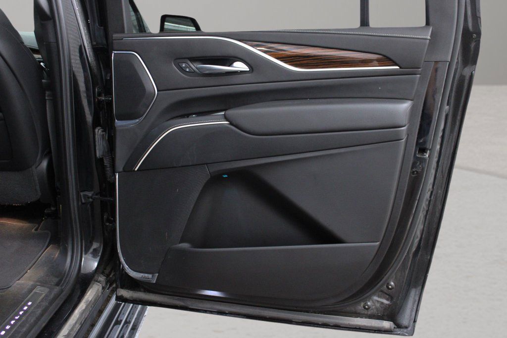 Used 2023 Cadillac Escalade ESV Premium Luxury w/ Performance Package AWD/4WD image 29