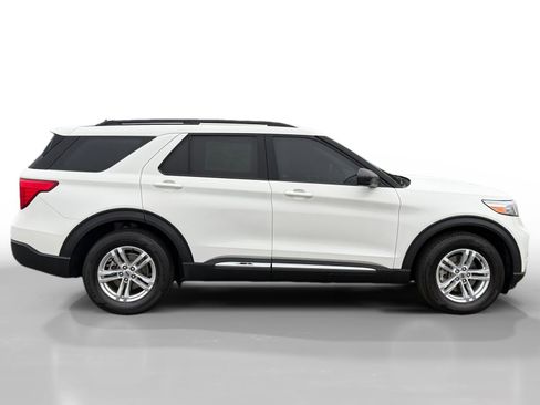 Certified 2022 Ford Explorer XLT w/ Equipment Group 202A image 6