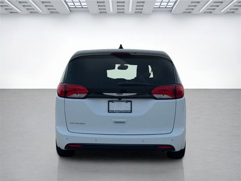 New 2026 Chrysler Voyager LX image 4