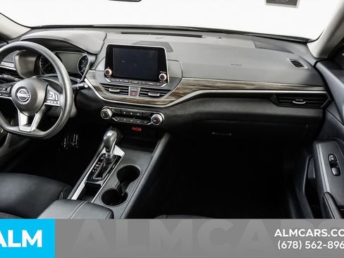 Used 2025 Nissan Altima 2.5 SV FWD image 21