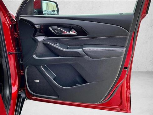 Used 2022 Chevrolet Traverse RS image 19