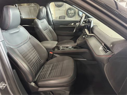 Used 2025 Ford Explorer ST-Line w/ Premium Package AWD/4WD image 40