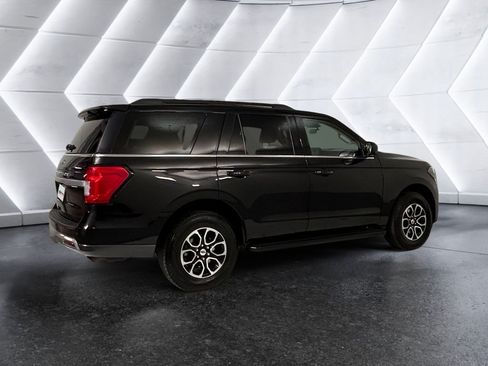 Used 2024 Ford Expedition XLT RWD image 4