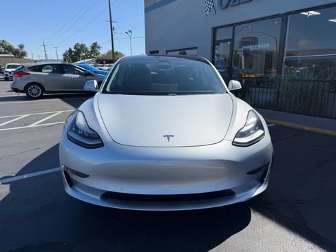 Used 2018 Tesla Model 3 Long Range RWD image 3