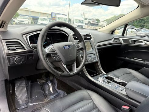 Used 2018 Ford Fusion SE w/ Equipment Group 602A FWD image 14