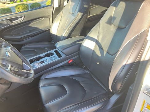 Used 2021 Ford Edge Titanium image 34
