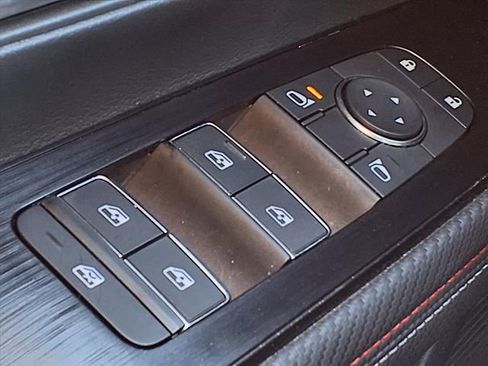 Used 2025 Nissan Kicks SR image 25