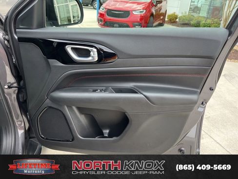 Used 2024 Jeep Compass Trailhawk AWD/4WD image 29