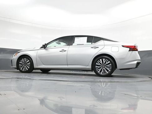 Used 2023 Nissan Altima 2.5 SV FWD image 46