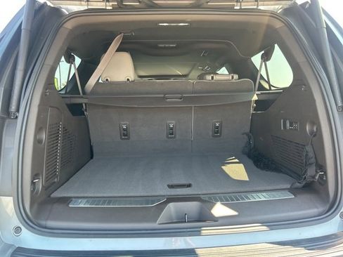 Used 2023 Chevrolet Suburban Z71 w/ Luxury Package image 30