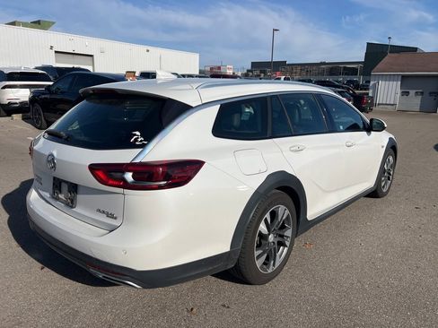 Used 2018 Buick Regal Essence w/ Driver Confidence Package #1 image 6