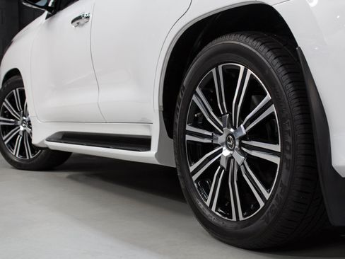 Used 2021 Lexus LX 570 4WD w/ Luxury Package image 22