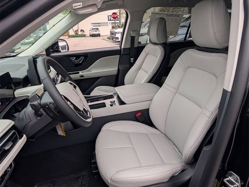 New 2026 Lincoln Aviator AWD image 11