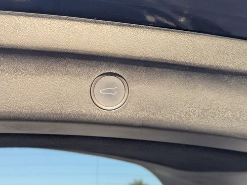 Used 2022 Tesla Model Y Long Range image 29