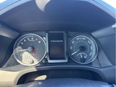 Used 2021 Toyota Tacoma TRD Off-Road w/ Technology Package image 19